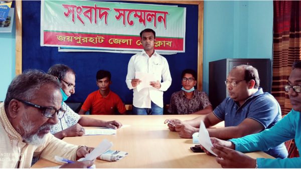 জয়পুরহাটে অপহরণ মামলার আসামীদের হুমকির হাত থেকে রক্ষা পেতে সাংবাদিক সম্মেলন