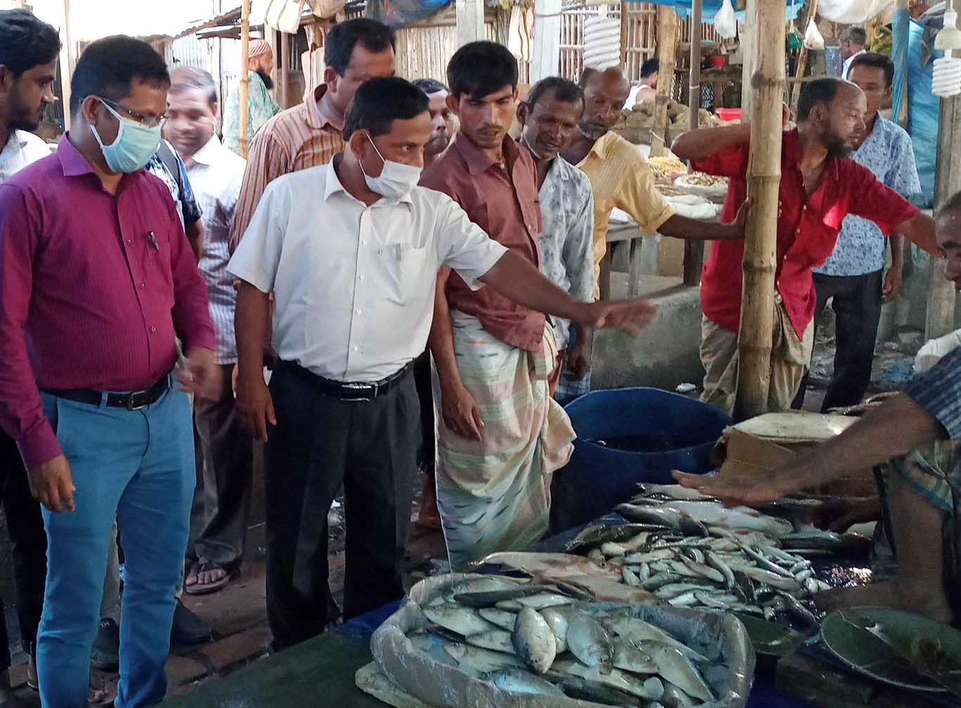 পলাশবাড়ীতে ভ্রাম্যমাণ আদালতে কারেন্টজাল ব্যবসায়ীর জরিমানা