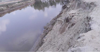 পলাশবাড়ীতে নদী থেকে বালু তোলায় বাঁধ নদী গর্ভে বিলিন