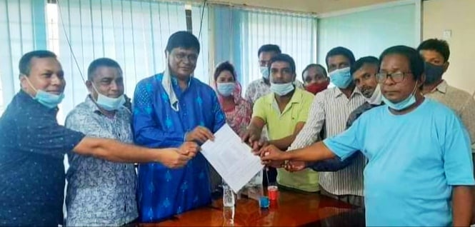 গোবিন্দগঞ্জে শারদীয় দূর্গাপূজা উপলক্ষে অনুদানের ডিও লেটার বিতরণ