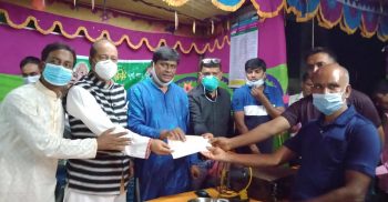 গোবিন্দগঞ্জ উপজেলা চেয়াম্যানের পূজা মণ্ডপ পরিদর্শন; ব্যক্তিগত তহবিল থেকে ১০টি মন্দিরে অনুদান