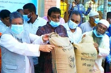 সাঘাটায় নিষিদ্ধকালীন সময়ে ইলিশ আহরণে বিরত জেলে পরিবারের মাঝে মানবিক সহায়তা প্রদান