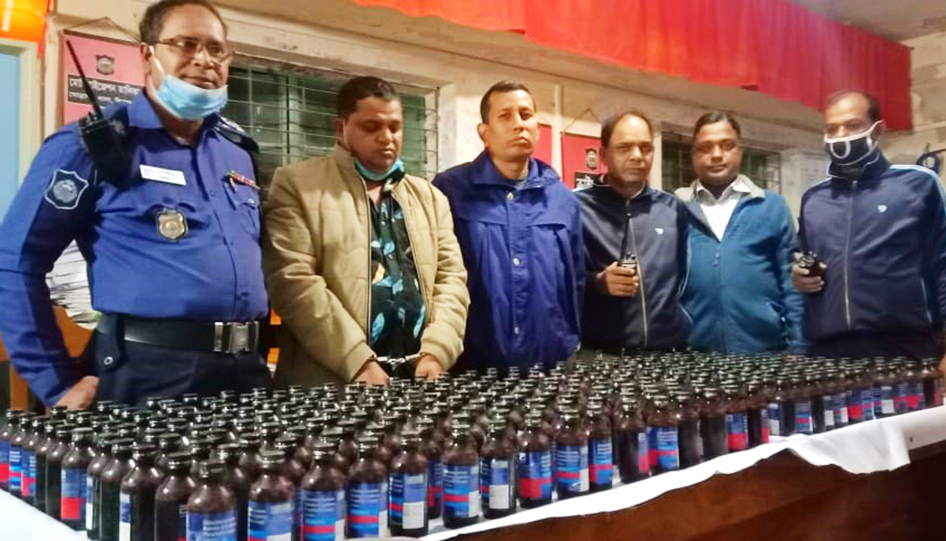 ঘোড়াঘাটে ৩০০ বোতল ফেনসিডিল সহ গ্রেপ্তার ১