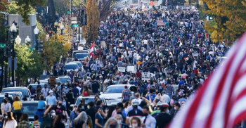 মার্কিন প্রেসিডেন্ট নির্বাচন; জো বাইডেনের বিজয়ে হোয়াইট হাউজের সামনে সমর্থকদের উচ্ছ্বাস