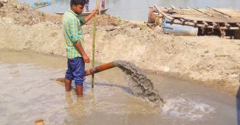 গোবিন্দগঞ্জে বেপরোয়া বালু সিন্ডিকেট