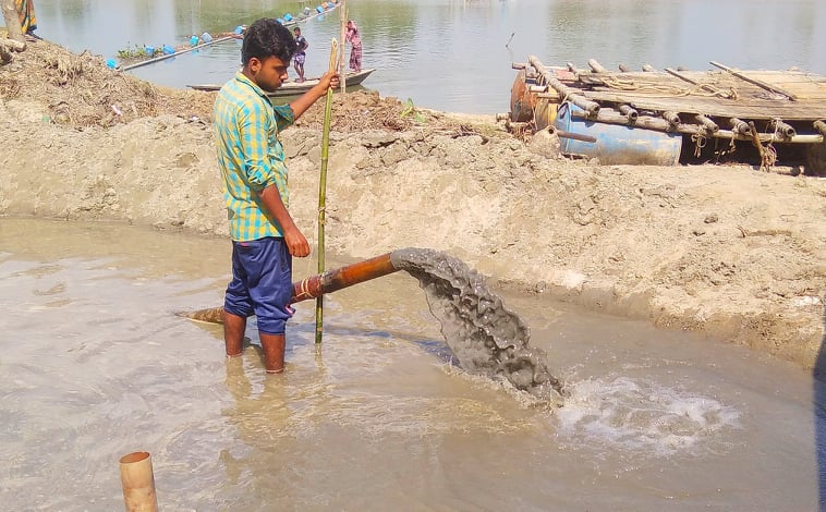 গোবিন্দগঞ্জে বেপরোয়া বালু সিন্ডিকেট