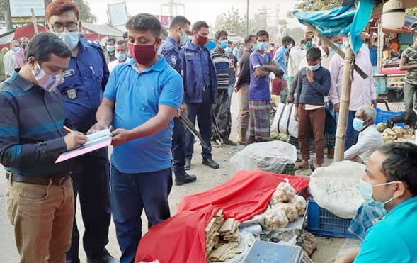 মাস্ক না পরায় ভ্রাম্যমাণ আদালতে ৬১ জনকে জরিমানা