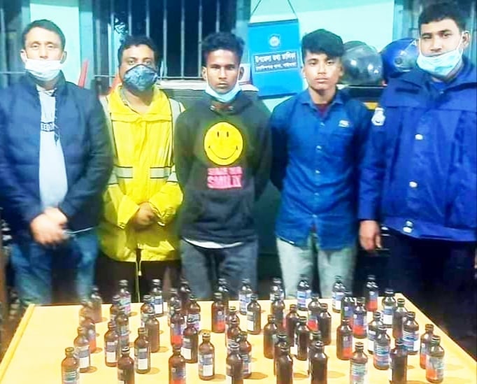 গোবিন্দগঞ্জে ৯০ পিস ফেনসিডিলসহ গ্রেপ্তার ৩