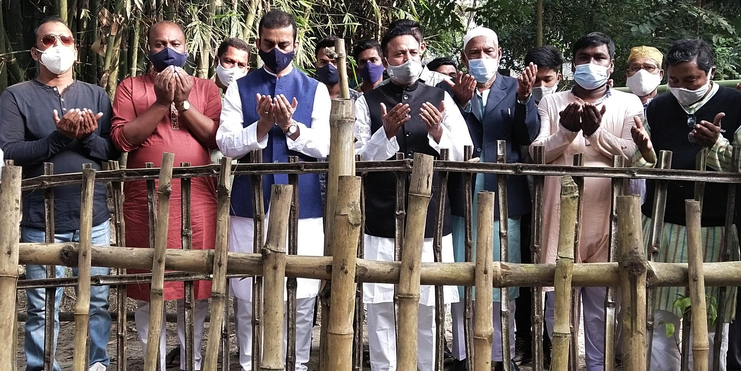 ফুলছড়িতে প্রয়াত আ’লীগ নেতার কবর জিয়ারত করলেন মাহমুদ হাসান রিপন