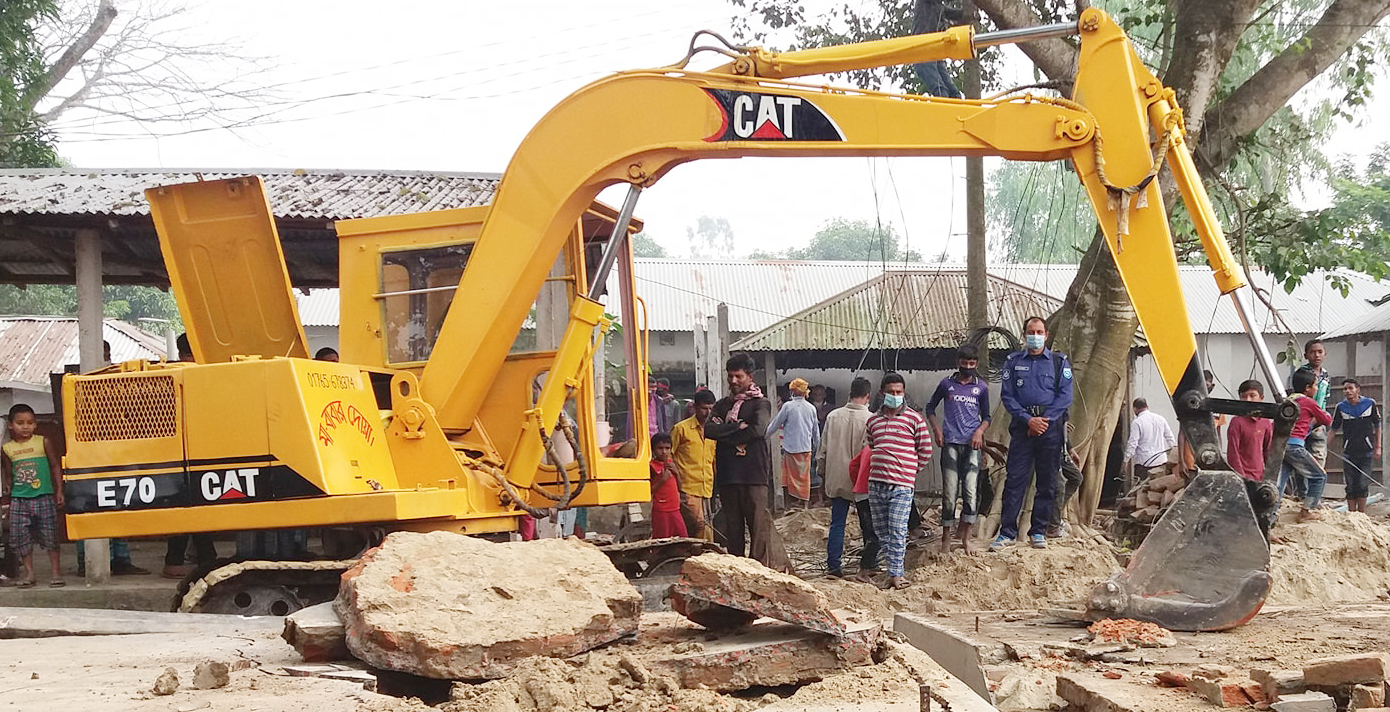গোবিন্দগঞ্জে হাট-বাজারের অবৈধ স্থাপনা উচ্ছেদ