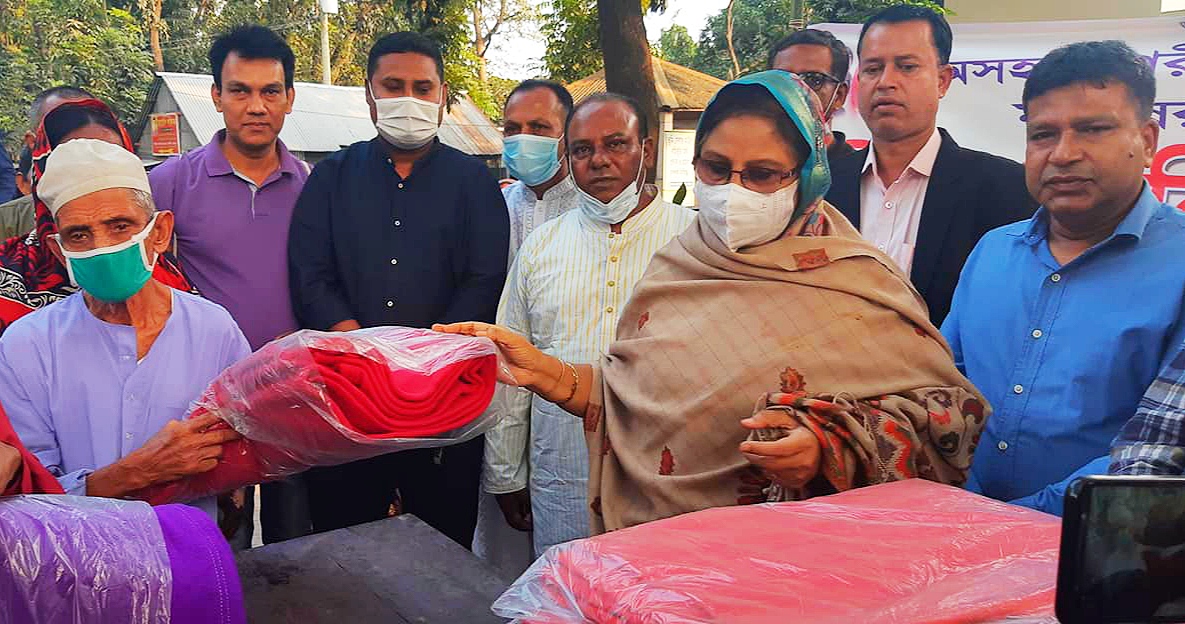 কালীগঞ্জে অসহায় মানুষের মাঝে শীত বস্ত্র বিতরণ