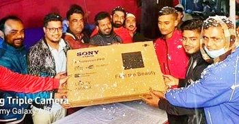 কালীগঞ্জে বিজয় দিবস উপলক্ষে যুবসমাজের উদ্যোগে ব্যাডমিন্টন খেলা