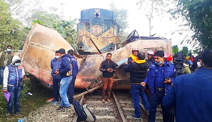 গেট খোলা রেখে ঘুম; অকালে ঝড়ে গেল ১১ প্রাণ