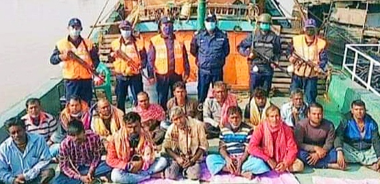 বঙ্গোপসাগরে অনুপ্রবেশের দায়ে ভারতীয় ১৬ জেলে গ্রেপ্তার 