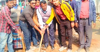 পলাশবাড়ীতে রাস্তার কাজের উদ্বোধন করলেন নবনির্বাচিত পৌর মেয়র