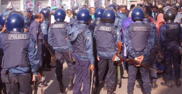 চিনিকল চালুর দাবীতে ওয়ার্কার্স পার্টির জনসভায় পুলিশের বাধা