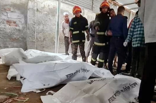 গাজীপুরে গ্যাস সিলিন্ডার বিস্ফোরনে স্বামী-স্ত্রীসহ নিহত ৪