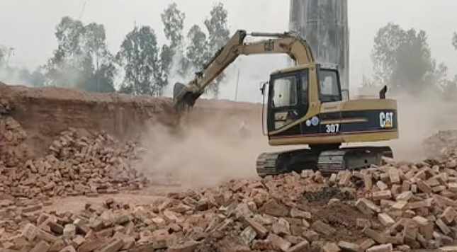 পলাশবাড়ীতে ইটভাটায় অভিযান; জরিমানা,  ৩টি ইটভাটা ধ্বংস