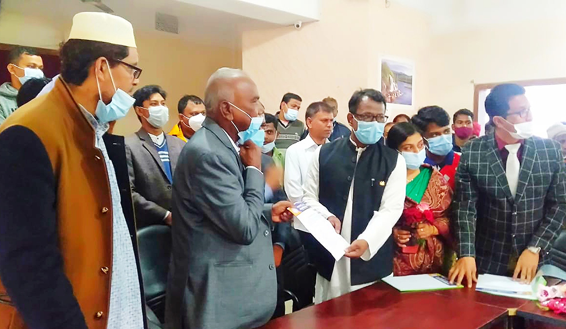 পলাশবাড়ীতে নবনির্বাচিত পৌর মেয়রের দায়িত্বভার গ্রহণ