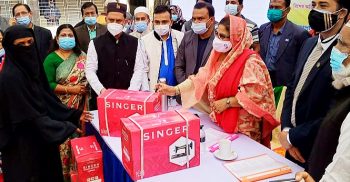 কালীগঞ্জে দুঃস্থ অসহায় নারীদের মাঝে সেলাই মেশিন বিতরণ
