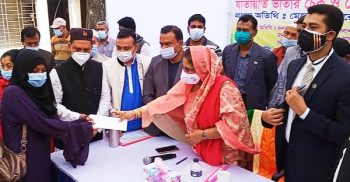 কালীগঞ্জে প্রশিক্ষণার্থীদের মাঝে যাতায়াত ভাতার চেক বিতরণ