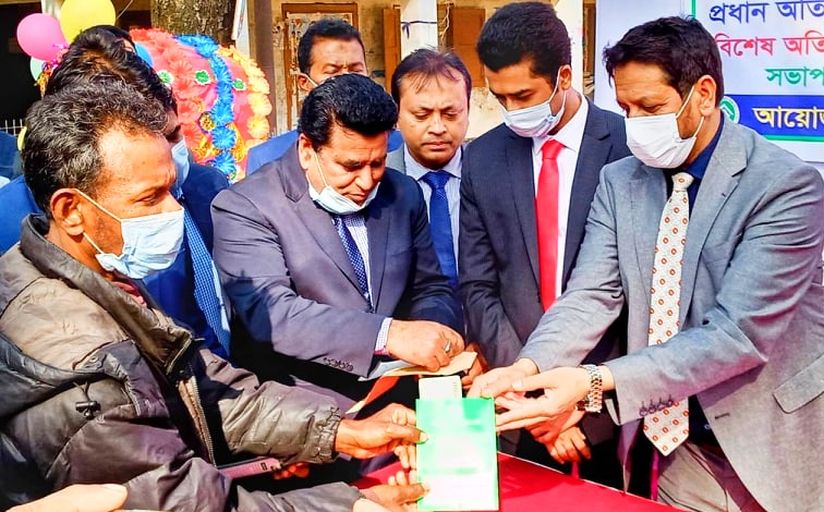 কালীগঞ্জে অপ্রধান শস্য উৎপাদনকারীদের মাঝে ঋণ বিতরণ