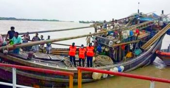 মোংলায় ফিসিং ট্রলারসহ ভারতীয় ২৮ জেলে আটক