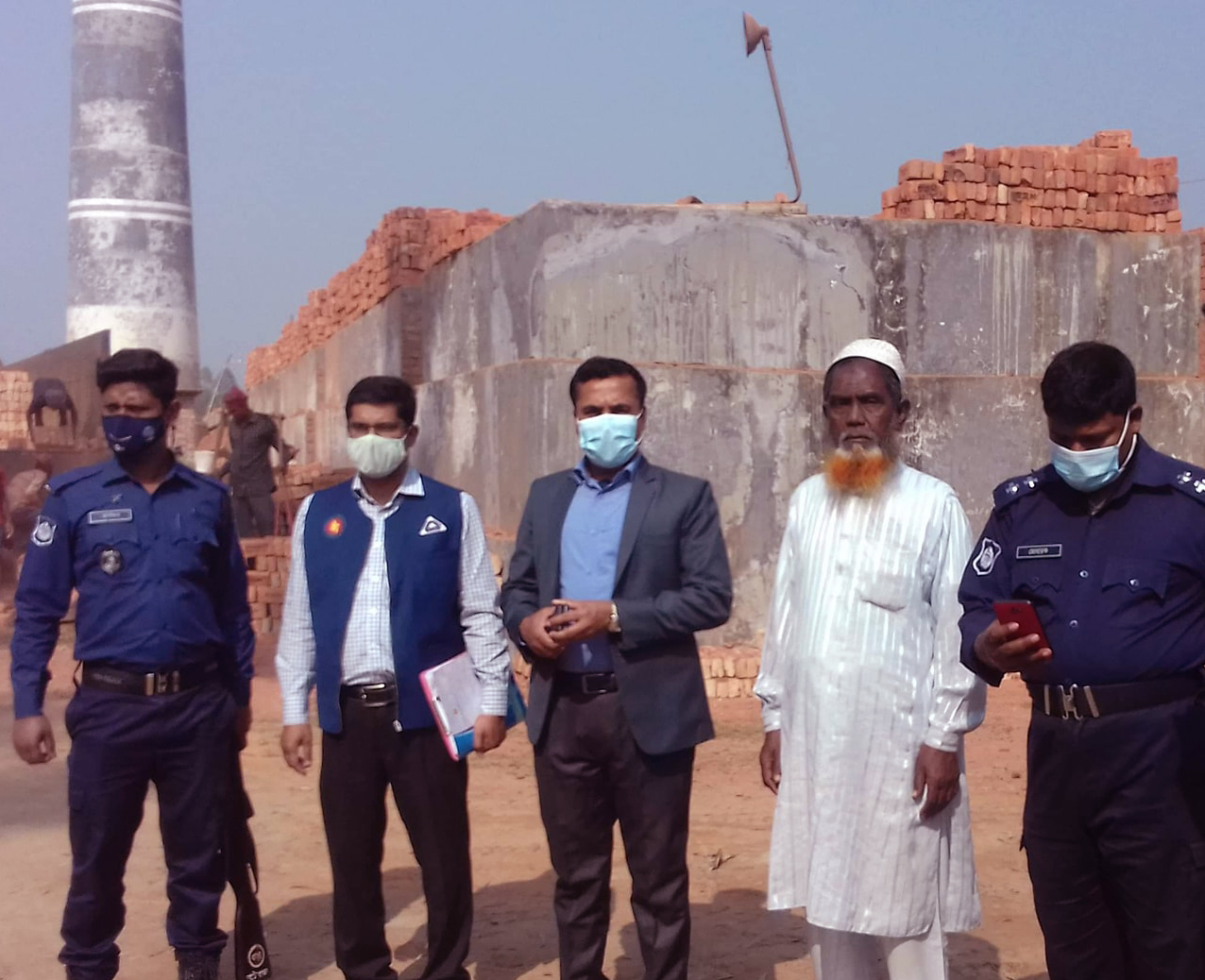 গোবিন্দগঞ্জে ইটভাটায় বিএসটিআইয়ের অভিযান