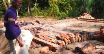 ১২ দিন যেতেই ভেঙে পড়ল ‘প্রধানমন্ত্রীর উপহার’ ঘরের দেয়াল