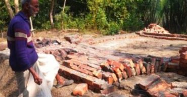 ১২ দিন যেতেই ভেঙে পড়ল ‘প্রধানমন্ত্রীর উপহার’ ঘরের দেয়াল 