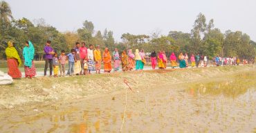 পুলিশের সহযোগিতায় জমি দখলের চেষ্টার অভিযোগ