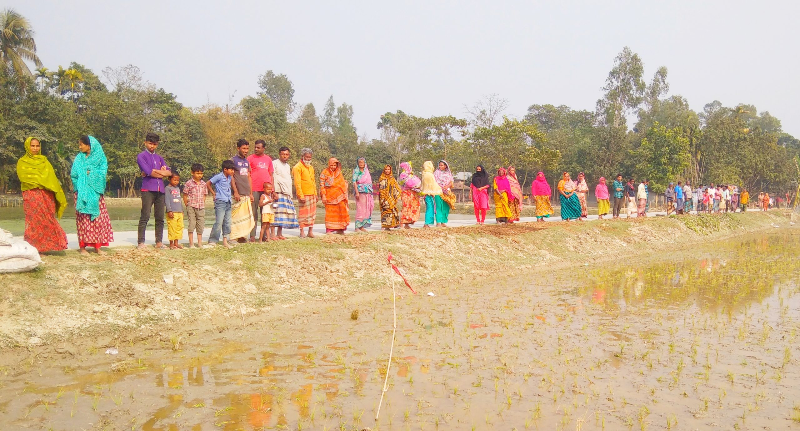 পুলিশের সহযোগিতায় জমি দখলের চেষ্টার অভিযোগ