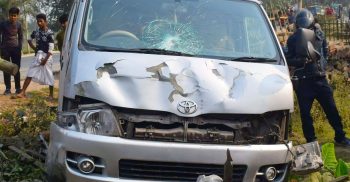 পলাশবাড়ীতে মাইক্রোবাস চাপায় নিহত ১