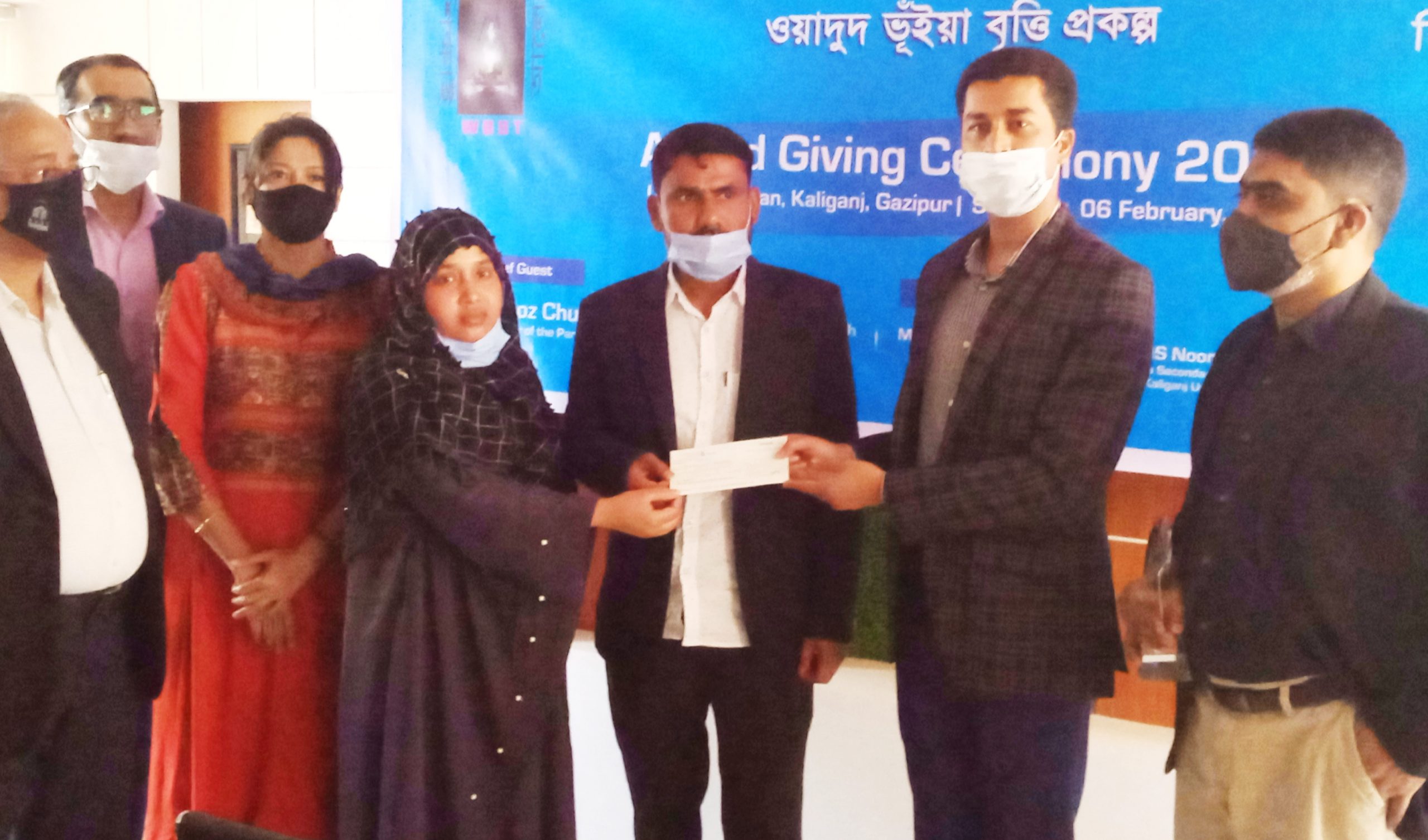 কালীগঞ্জে ওয়াদুদ ভূইয়া বৃত্তি পেলেন ১৪ জন কৃতি শিক্ষার্থী 