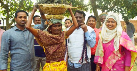 পলাশবাড়ীতে টি,আর প্রকল্পের উদ্বোধন করলেন মেয়র বিপ্লব