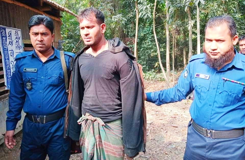 চুরির সরঞ্জাম ও ধারালো ছুরিসহ দুর্ধর্ষ রাজেন আটক