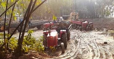 পলাশবাড়ীতে আবাদি জমিতে পুকুর খননের মহোৎসব 