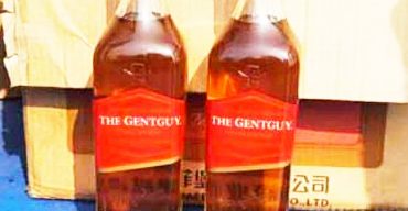 মোংলায় কোষ্টগার্ডের অভিযানে ১৫ বোতল বিদেশী মদ জব্দ