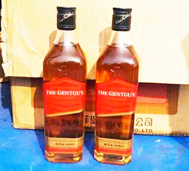 মোংলায় কোষ্টগার্ডের অভিযানে ১৫ বোতল বিদেশী মদ জব্দ