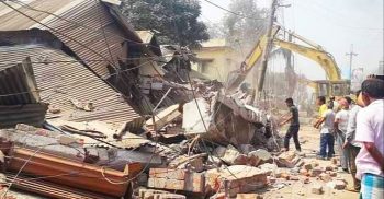 গাইবান্ধায় শতাধিক অবৈধ স্থাপনা উচ্ছেদ