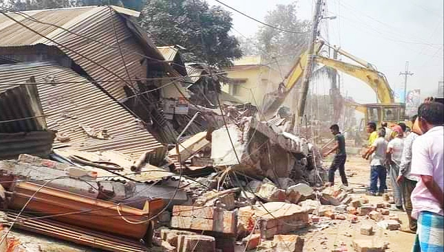 গাইবান্ধায় শতাধিক অবৈধ স্থাপনা উচ্ছেদ