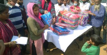 সাঁওতালপল্লীতে ২০০ আদিবাসী শিক্ষার্থী পেল শীতবস্ত্র