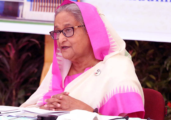 সবাই খুব আগ্রহ ভরে টিকা নিচ্ছেন; প্রধানমন্ত্রী