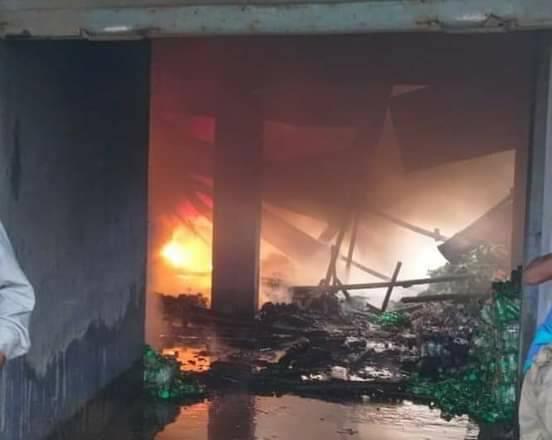 গোবিন্দগঞ্জে গোডাউনে আগুন