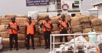 সুন্দরবনের হারবাড়িয়ায় ১৮ কোটি টাকার বিদেশি কাপড় জব্দ