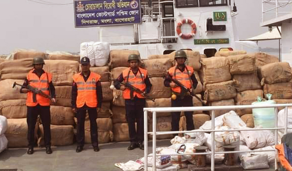 সুন্দরবনের হারবাড়িয়ায় ১৮ কোটি টাকার বিদেশি কাপড় জব্দ