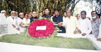 পুলিশের গুলিতে নিহত কৃষকের কবর জিয়ারত