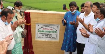 গোবিন্দগঞ্জে রাস্তা পাকাকরণ কাজের শুভ উদ্বোধন