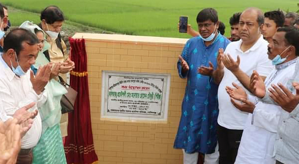 গোবিন্দগঞ্জে রাস্তা পাকাকরণ কাজের শুভ উদ্বোধন