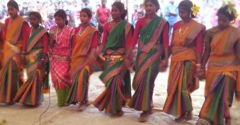 ‘বাহা পরব” উৎসবে মাতল গোবিন্দগঞ্জের সাঁওতাল নারীরা